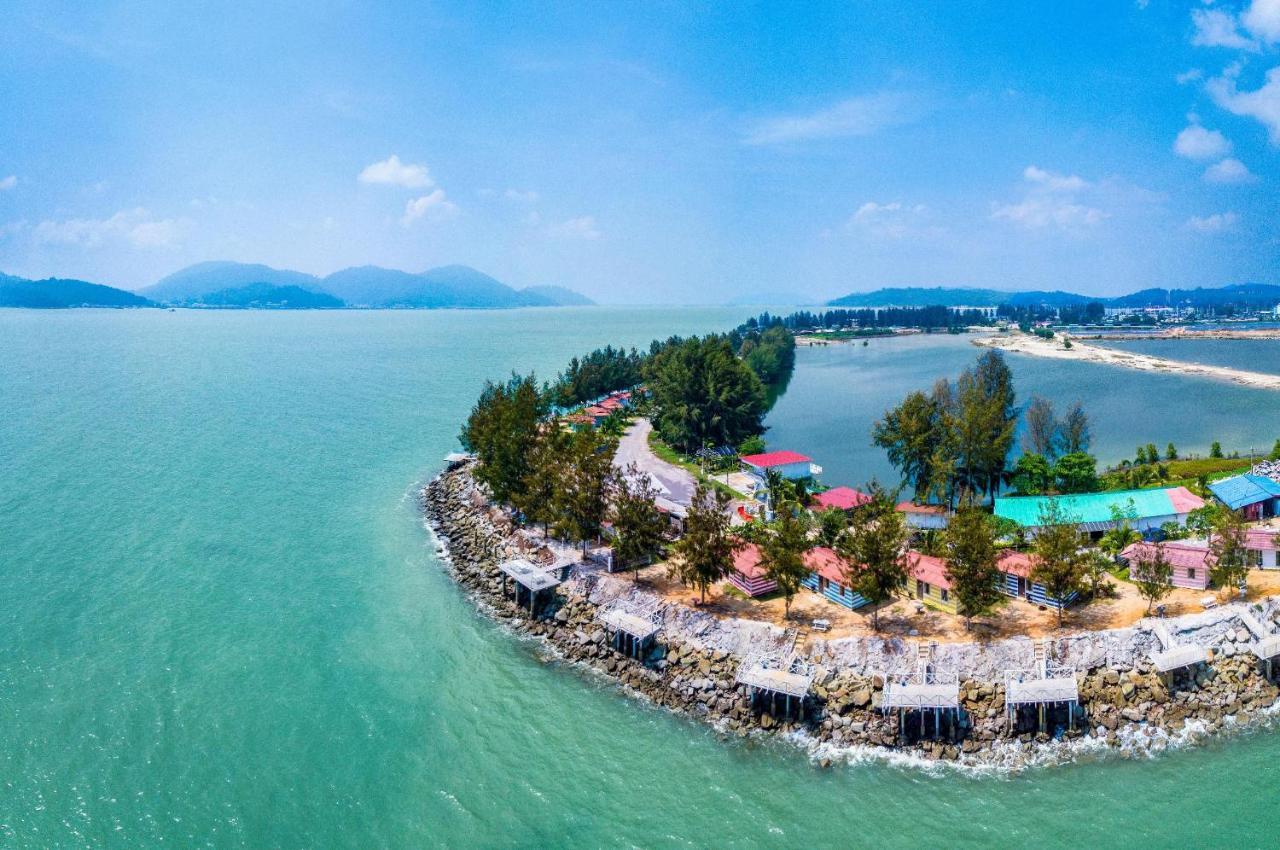 World Kids Fantasy Hotel Lumut Exterior photo