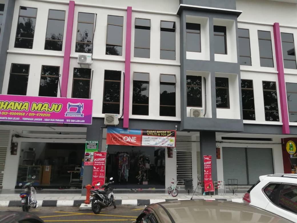 World Kids Fantasy Hotel Lumut Exterior photo