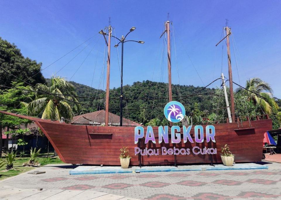 World Kids Fantasy Hotel Lumut Exterior photo